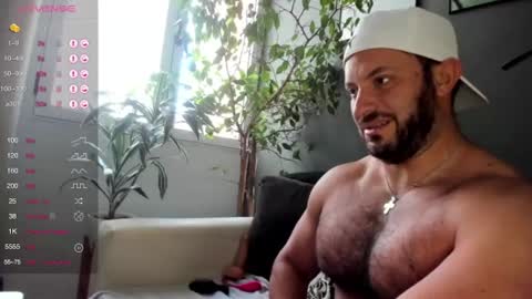 Snapshot of arielenbsas chatting on 12-07-24, 04:25 Ariel online show from 12-07-24, 04:25