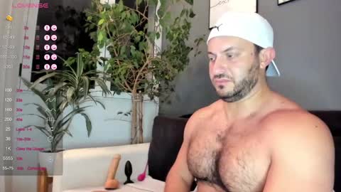 Snapshot of arielenbsas chatting on 12-12-24, 03:54 Ariel online show from 12-12-24, 03:54