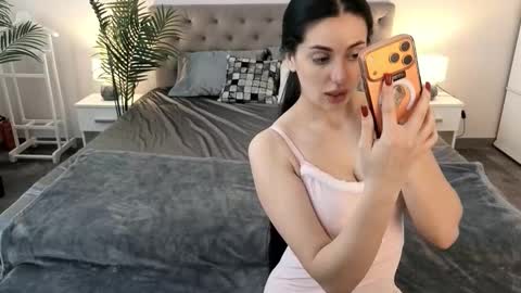 Ariel online show from 03-12-26, 07:03