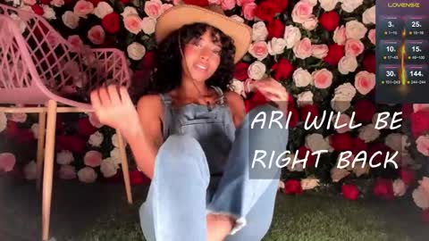 Snapshot of ariella_ruiz chatting on 02-25-25, 06:20 A R I online show from 02-25-25, 06:20