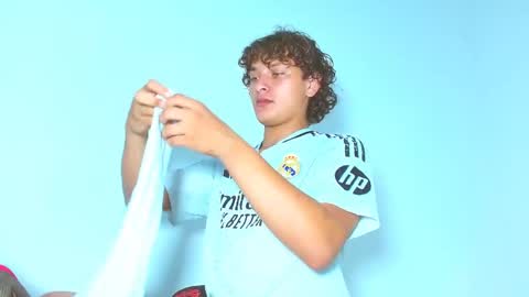 Ariel Aoir online show from 04-18-26, 12:03