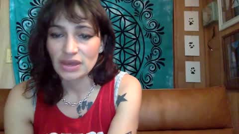 Snapshot of arielwyld chatting on 01-12-25, 04:50 ariel colin when hes here online show from 01-12-25, 04:50