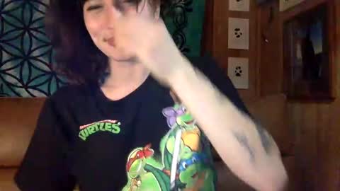 Snapshot of arielwyld chatting on 02-08-25, 03:30 ariel colin when hes here online show from 02-08-25, 03:30