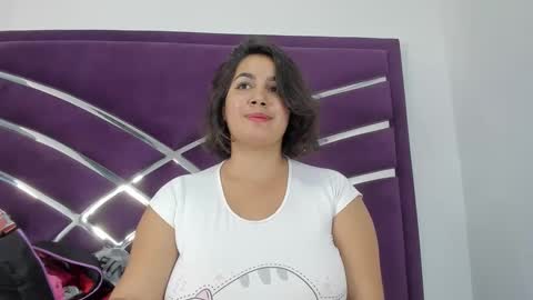 Snapshot of ariht chatting on 12-15-24, 06:29 ariht online show from 12-15-24, 06:29