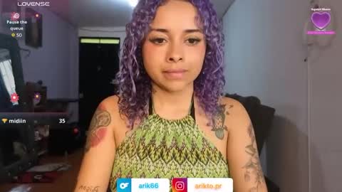 Snapshot of arikatorres chatting on 10-07-25, 09:56 Arin online show from 10-07-25, 09:56