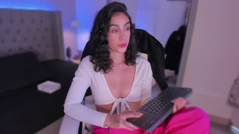 AriKohler online show from 12-13-24, 09:30