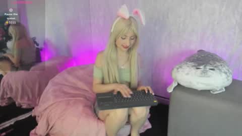 Ariel online show from 11-20-25, 12:05