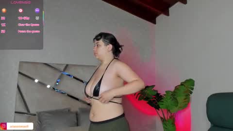 Snapshot of arisantana chatting on 09-18-25, 11:01 Aria online show from 09-18-25, 11:01