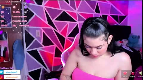 Snapshot of arisantana chatting on 11-25-25, 10:54 Aria online show from 11-25-25, 10:54