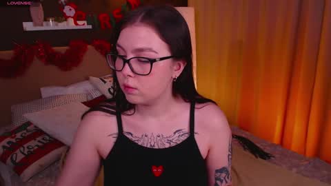 Snapshot of arizonaa_muse chatting on 12-28-24, 12:24 Astrid online show from 12-28-24, 12:24