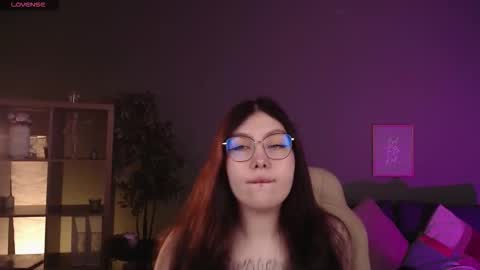 Snapshot of arizonaa_muse chatting on 09-15-25, 01:05 Astrid online show from 09-15-25, 01:05