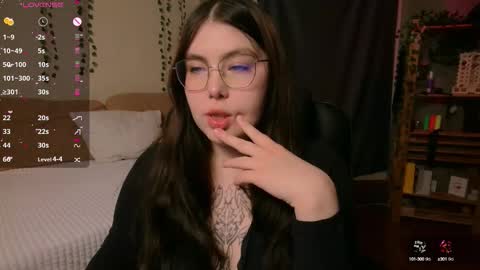 Snapshot of arizonaa_muse chatting on 10-08-25, 01:47 Astrid online show from 10-08-25, 01:47