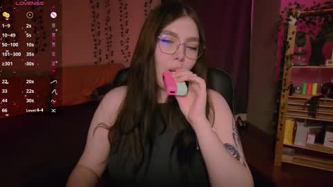 Snapshot of arizonaa_muse chatting on 11-10-25, 01:59 Astrid online show from 11-10-25, 01:59