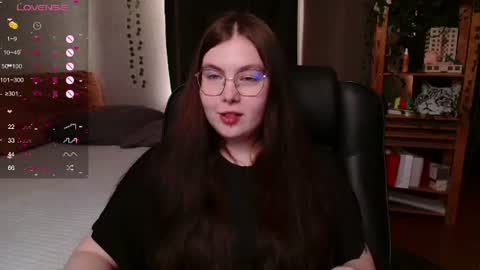 Snapshot of arizonaa_muse chatting on 06-20-26, 01:25 Astrid online show from 06-20-26, 01:25