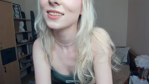 Snapshot of arlavitullo chatting on 05-28-26, 08:33 Emily online show from 05-28-26, 08:33
