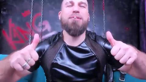 Snapshot of armandosteel chatting on 11-11-25, 10:32 Armando online show from 11-11-25, 10:32