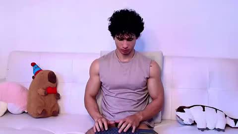 Snapshot of arnold_black69 chatting on 12-09-24, 08:01 arnold black online show from 12-09-24, 08:01