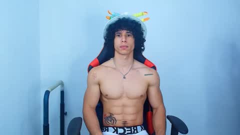 Snapshot of arnold_black69 chatting on 09-18-25, 12:29 arnold black online show from 09-18-25, 12:29