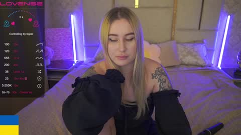 Snapshot of arolinanight chatting on 12-11-24, 05:00 AROLINA online show from 12-11-24, 05:00