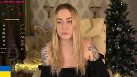 Snapshot of arolinanight chatting on 12-17-24, 09:49 AROLINA online show from 12-17-24, 09:49