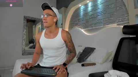 ARON BOLT online show from 01-11-26, 02:55