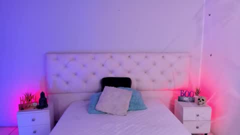 Aron cruz  online show from 10-10-25, 01:10