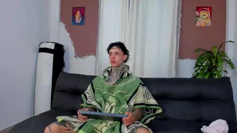 Snapshot of aron_ford chatting on 10-05-25, 12:03 Aron ford online show from 10-05-25, 12:03