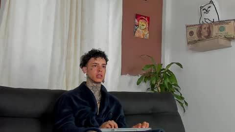 Snapshot of aron_ford chatting on 10-23-25, 12:04 Aron ford online show from 10-23-25, 12:04