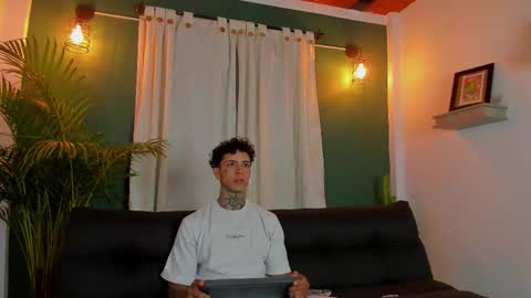 Snapshot of aron_ford chatting on 10-31-25, 03:29 Aron ford online show from 10-31-25, 03:29