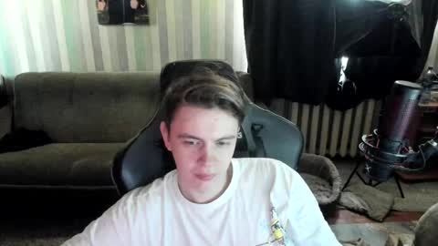 Snapshot of aron_neall chatting on 04-01-26, 09:21 biggest penis online show from 04-01-26, 09:21