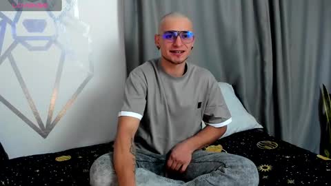 Snapshot of aron_santoro1 chatting on 12-24-24, 11:33 Aron Santoro online show from 12-24-24, 11:33