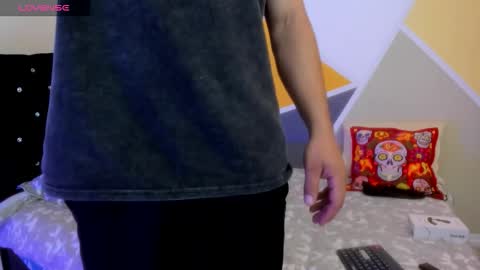 Snapshot of aron_santoro1 chatting on 09-30-25, 02:11 Aron Santoro online show from 09-30-25, 02:11