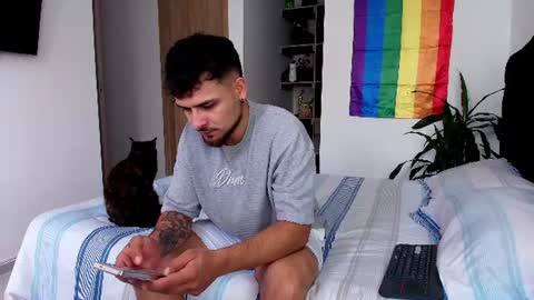 Snapshot of aron_santoro1 chatting on 06-22-26, 05:10 Aron Santoro online show from 06-22-26, 05:10