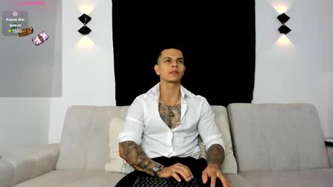 Snapshot of arondark chatting on 11-22-25, 11:48 DarkMaster online show from 11-22-25, 11:48