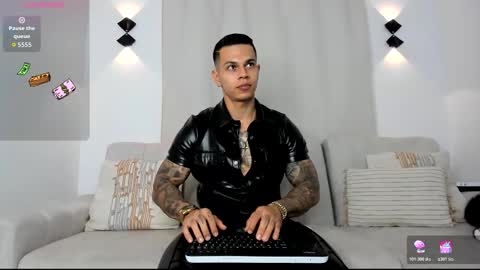 Snapshot of arondark chatting on 12-04-25, 12:09 DarkMaster online show from 12-04-25, 12:09