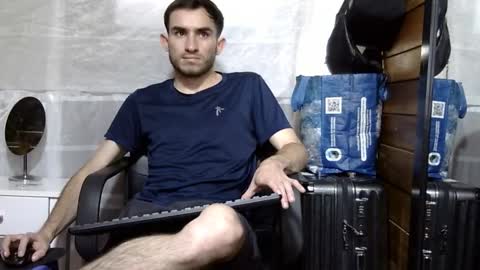 Snapshot of arongfranco chatting on 11-11-25, 04:07 Aron G Franco online show from 11-11-25, 04:07