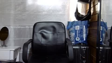 Snapshot of arongfranco chatting on 11-19-25, 03:34 Aron G Franco online show from 11-19-25, 03:34