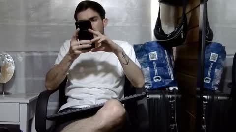 Aron G Franco online show from 12-18-25, 04:24