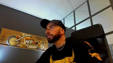 Snapshot of arongrant chatting on 06-13-26, 08:45 AronGrant online show from 06-13-26, 08:45