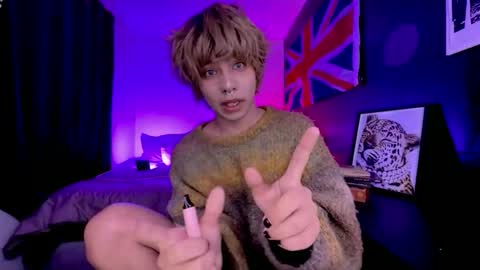 Snapshot of aronn_44 chatting on 06-05-26, 11:49 Aaron online show from 06-05-26, 11:49