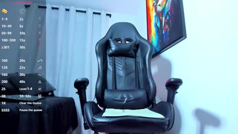 Snapshot of aronvillegas chatting on 10-08-25, 01:58 online show from 10-08-25, 01:58