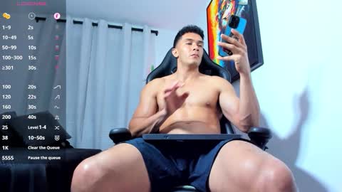 Snapshot of aronvillegas chatting on 10-09-25, 01:25 online show from 10-09-25, 01:25