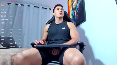 Snapshot of aronvillegas chatting on 10-31-25, 01:39 online show from 10-31-25, 01:39