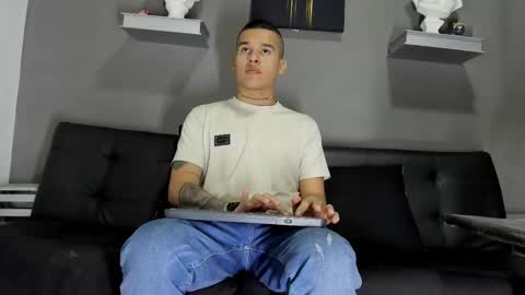 Snapshot of aroon_fit chatting on 02-04-26, 12:00 AROON HOT online show from 02-04-26, 12:00