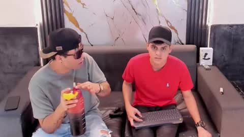 Aroon   online show from 04-24-26, 04:04