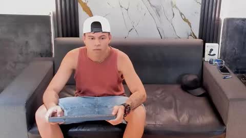 Snapshot of aroon_sexx21 chatting on 05-17-26, 03:59 Aroon online show from 05-17-26, 03:59
