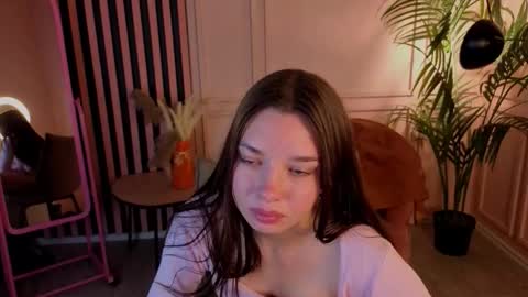 Snapshot of arri_kris chatting on 11-28-25, 06:21 Ariela online show from 11-28-25, 06:21