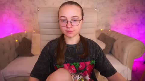 Snapshot of arrinawair chatting on 06-18-26, 06:57 arrinawair online show from 06-18-26, 06:57