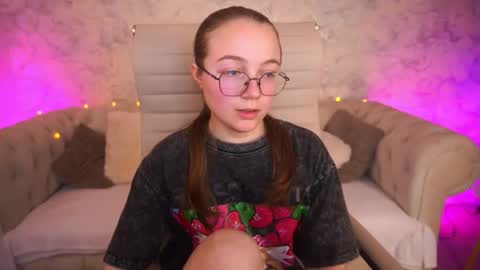 Snapshot of arrinawair chatting on 06-18-26, 09:14 arrinawair online show from 06-18-26, 09:14