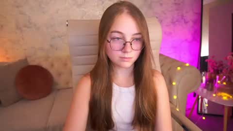 Snapshot of arrinawair chatting on 07-13-26, 07:11 arrinawair online show from 07-13-26, 07:11